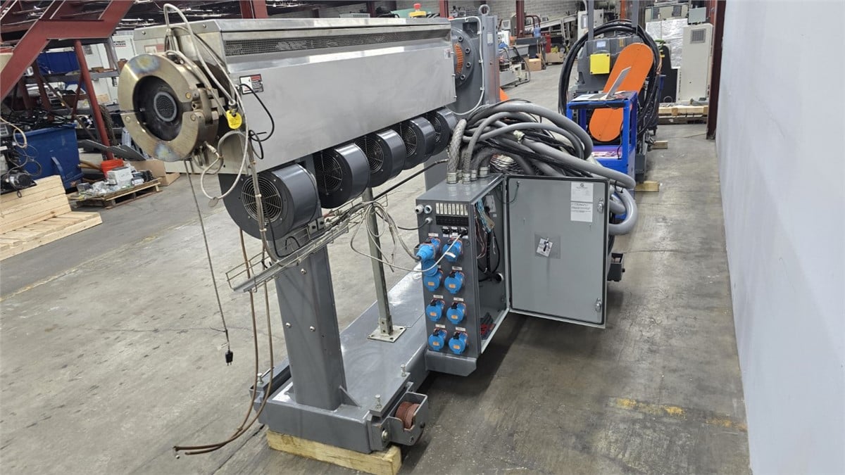 2.5" American Kuhne #AK-250-30-AC-40HP-ULT, co-extruder, 30:1 L/D, 5 barrel zones, 40 HP, 460 V., 2020 - Image 9