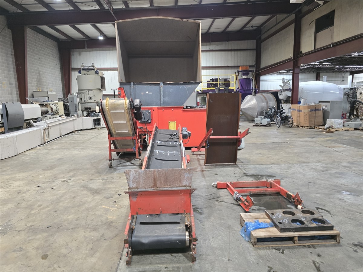 Weima #WLK-15, 59" x 59" V-rotor shredder, 120 HP AC motor, 15" diameter rotor, 90 RPM, serrated ram, 460 V. - Image 3