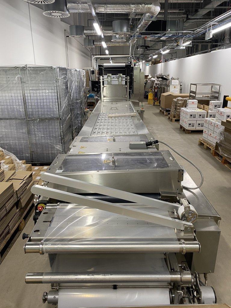 Multivac #R535, automated thermoforming packaging system w/ computer, 2021 - Image 9