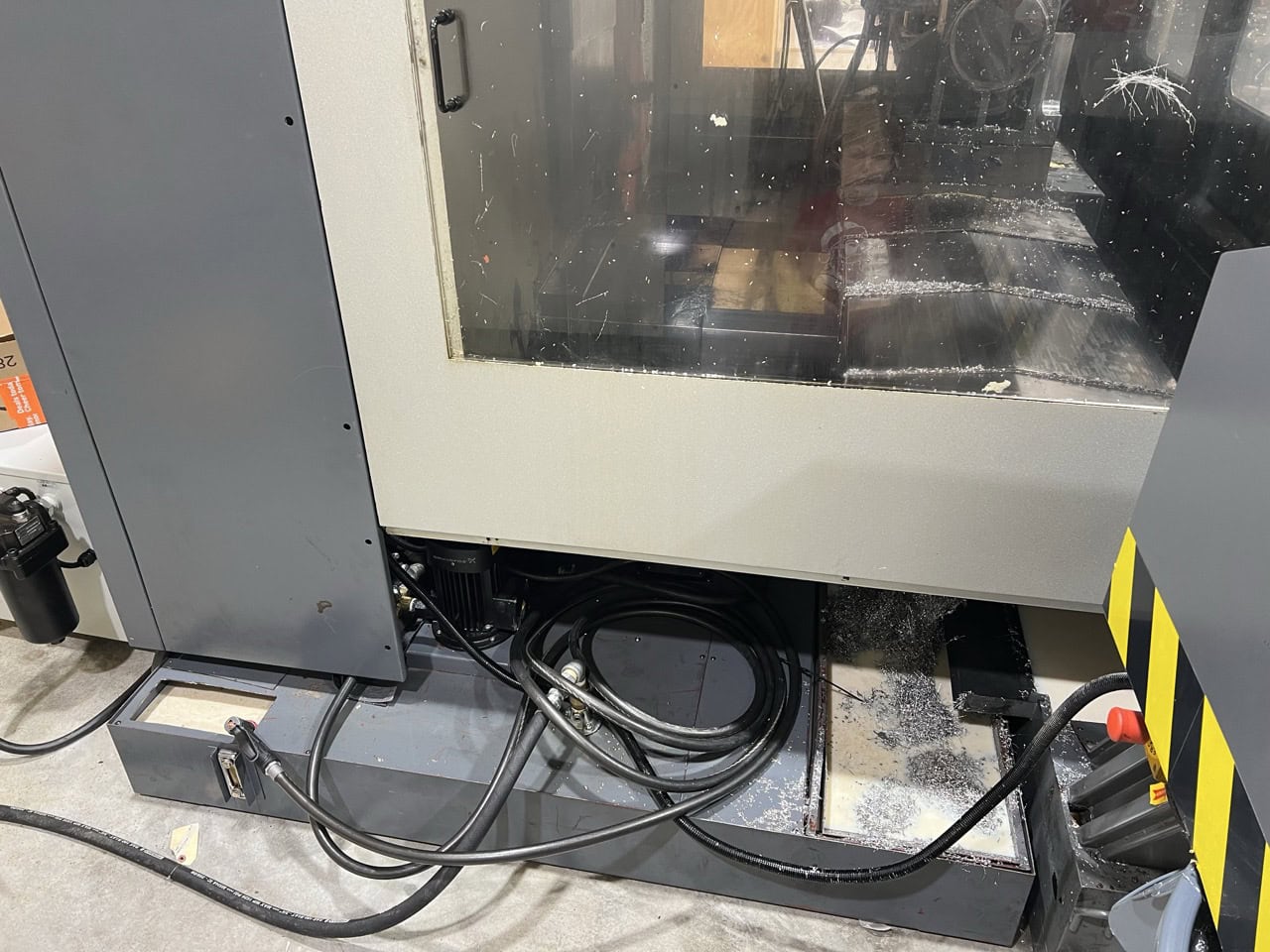 Leadwell V #40IT, vertical machining center, 40" X, 23" Y, 21" Z, 24 automatic tool changer, 12000 RPM, 25 - Image 4