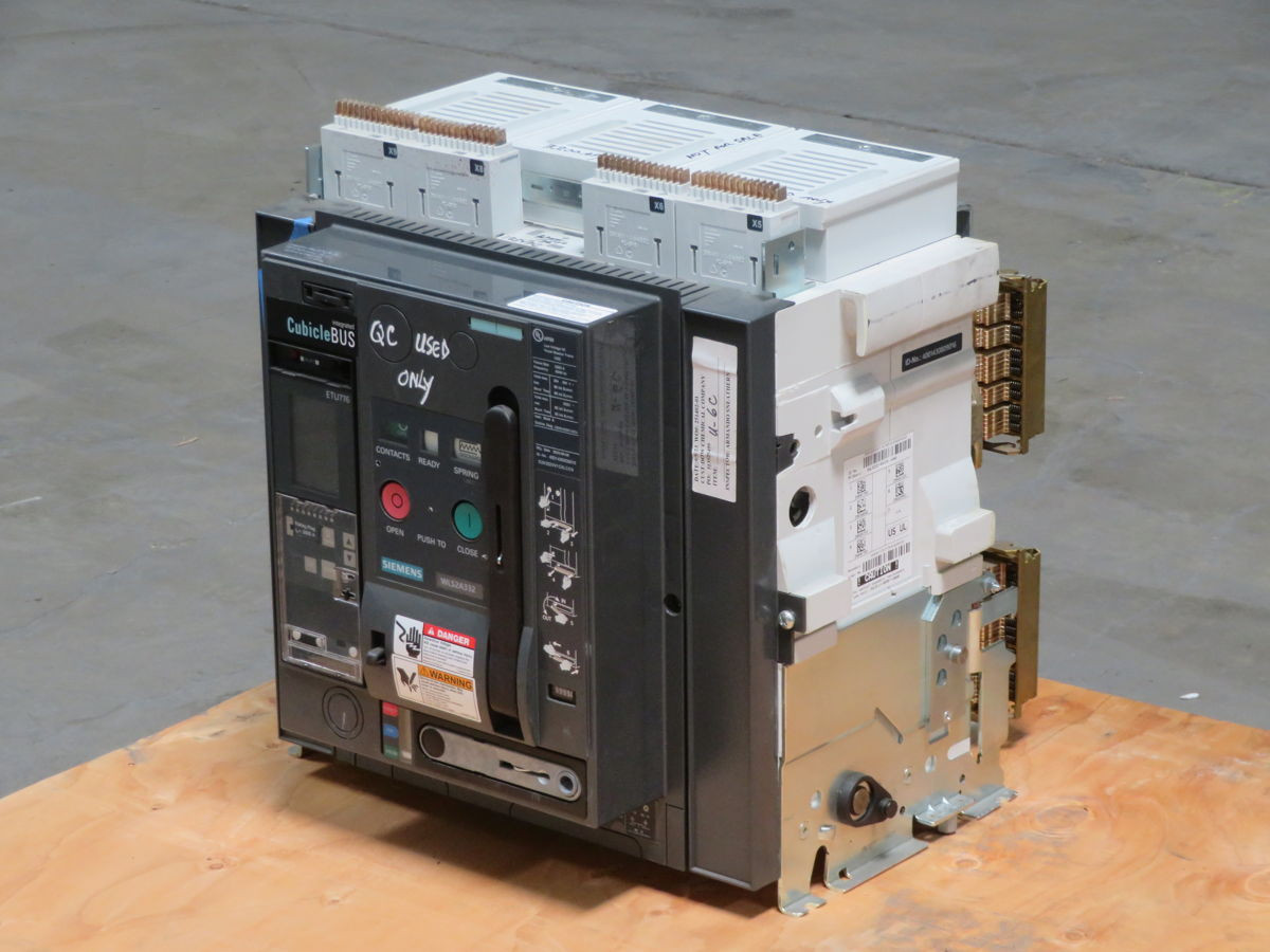 3200 Amps Siemens #WLS2A332, Low Voltage Air Circuit Breaker, 3-Pole, 635 Volts AC, 65 kA IC - Image 1