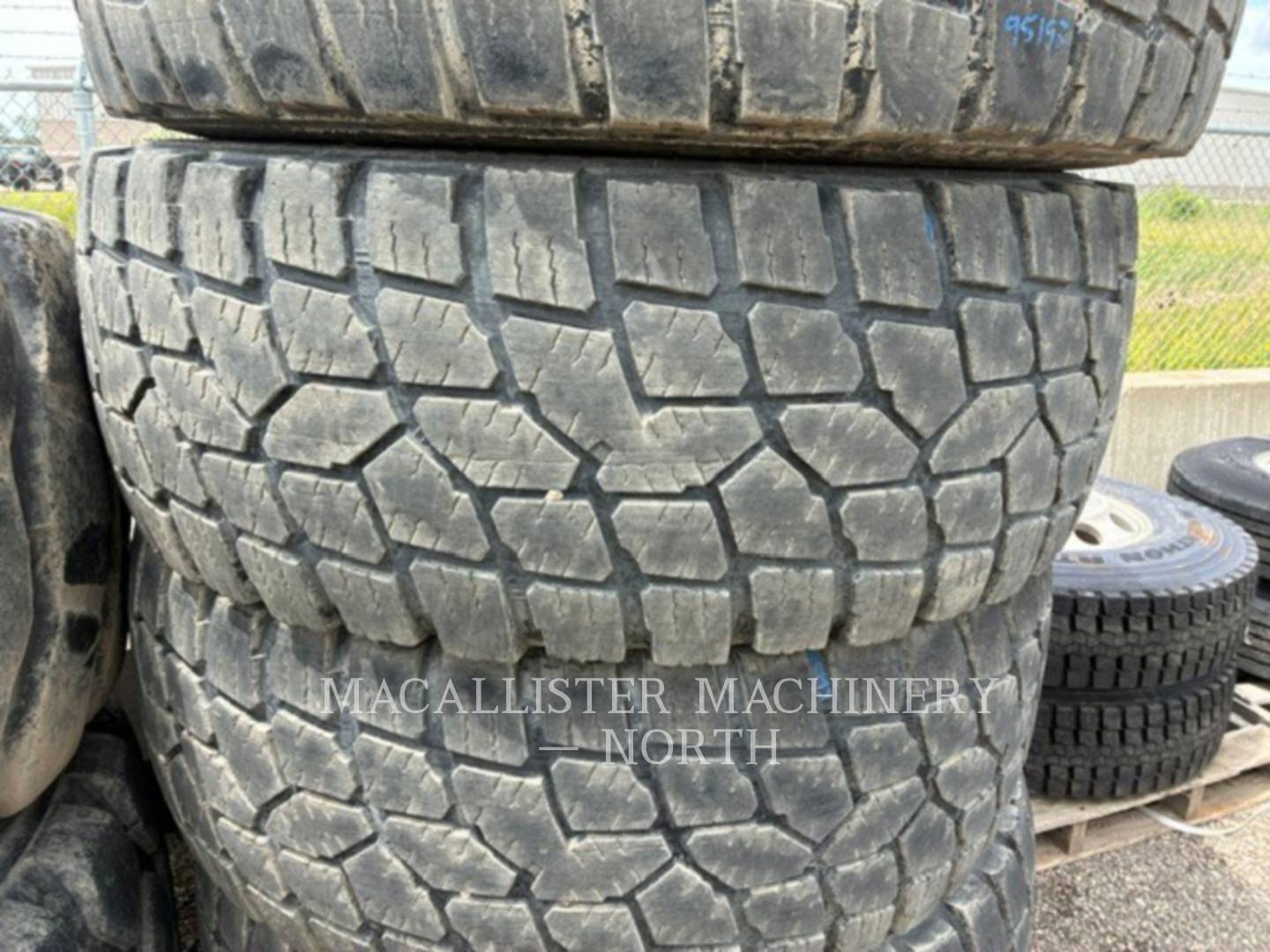 Non-Cat Attachments 20.5R25, - Image 3