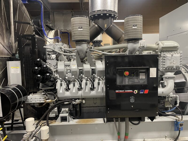3057 HP MTU #16V 4000, diesel engine, 1800 RPM, Tier 2, 1010 hours, sound attenuated enclosure 00, 2007 - Image 2