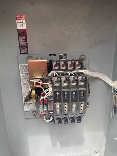 200 Amp. Asco #Series-300, transfer switch, 120/240 Volts, 3-phase, S/N 391057, NEMA 1 - Image 3