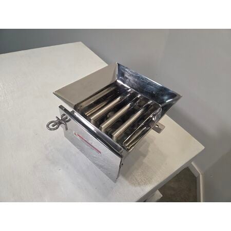 Stainless Steel rare earth bar grate drawer magnet, 8" squaring inlet x 6.5" discharge, 7 magnets, 2 rows - Image 2