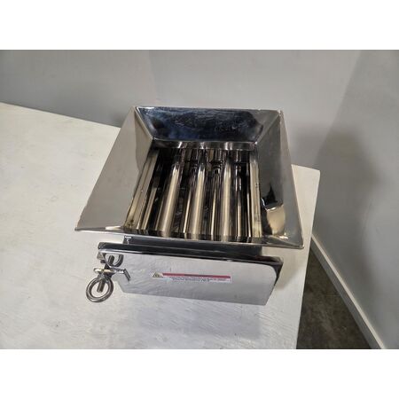 Stainless Steel rare earth bar grate drawer magnet, 8" squaring inlet x 6.5" discharge, 7 magnets, 2 rows - Image 3