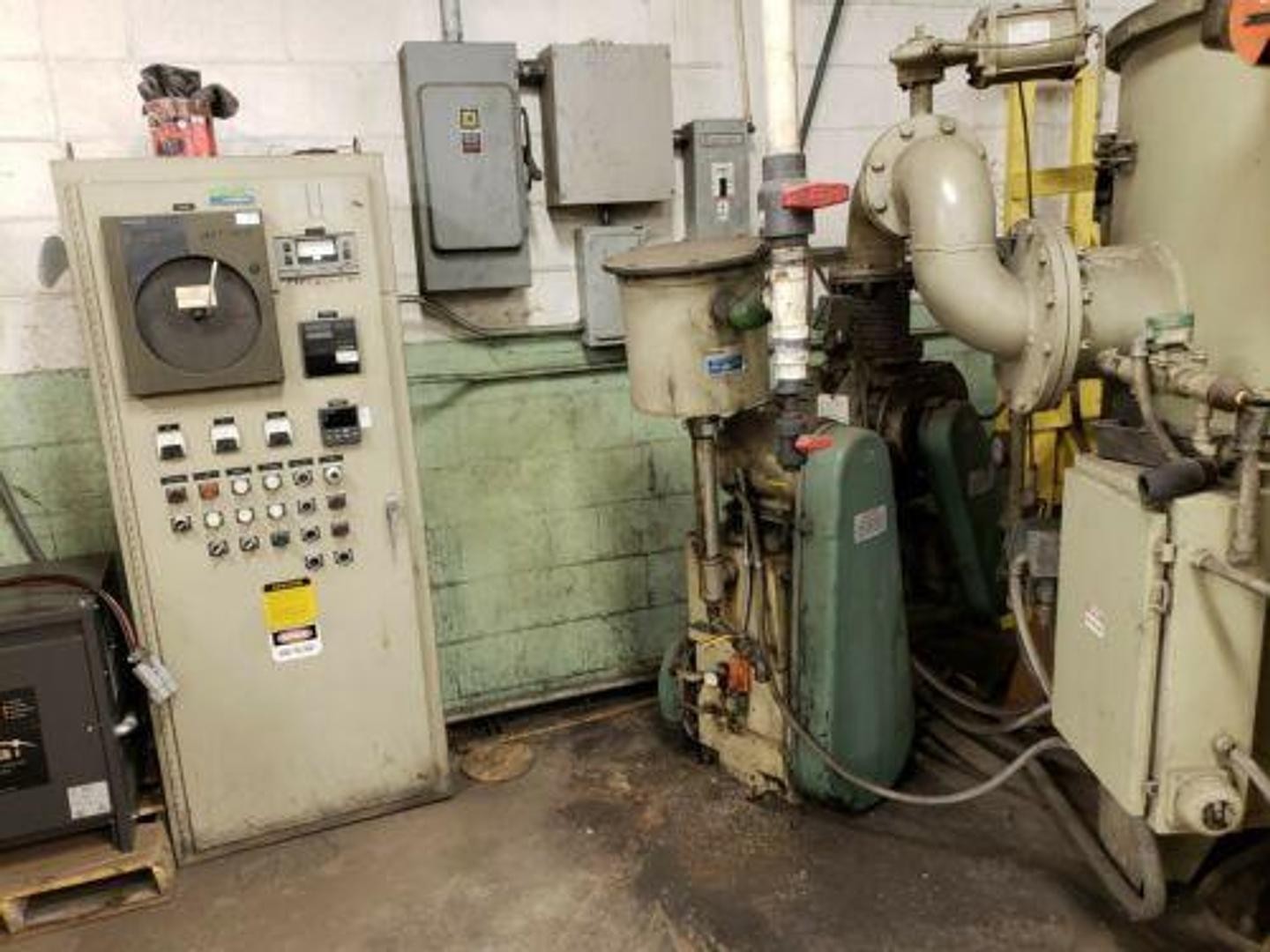 Lindberg #22-GR-3830-17TF, top loading vacuum furnace, 1700°F, Stokes 607-1/212 vacuum pump/blower, control - Image 5