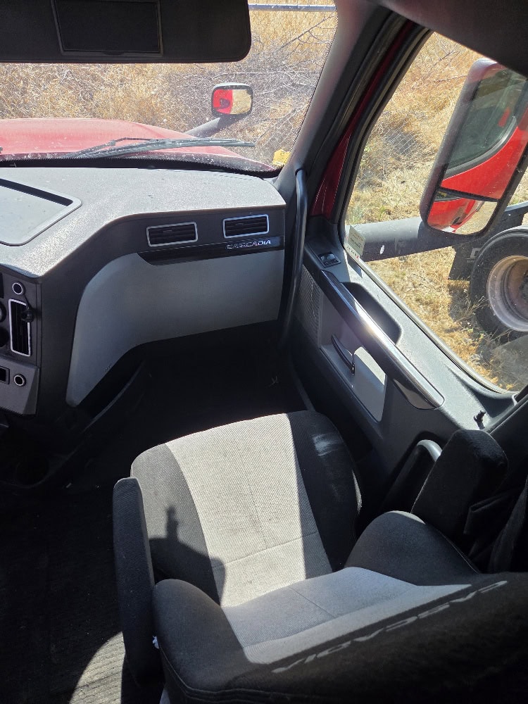 Freightliner #Cascadia-126, Sleeper Truck, Detroit DD15, DT12 Automatic, 72" Raised Roof, Tandem Axle, 2019 - Image 6