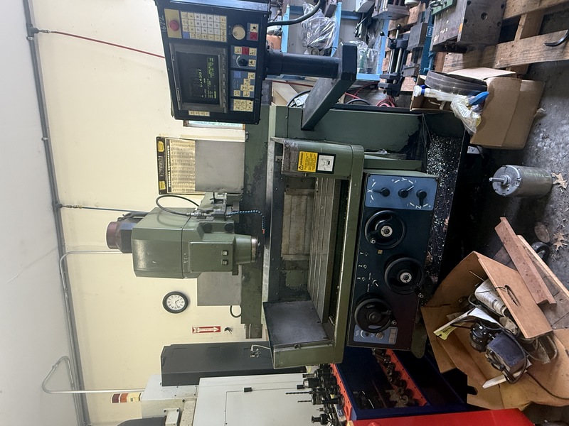 Makino #KE55,  vert mill, 21.6" x21.6" x13.8" travel, 31.5" x14.7" table, 7.5 HP, 1995 - Image 1
