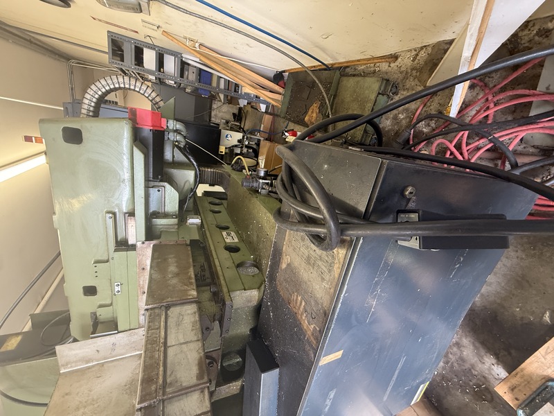 Makino #KE55,  vert mill, 21.6" x21.6" x13.8" travel, 31.5" x14.7" table, 7.5 HP, 1995 - Image 5