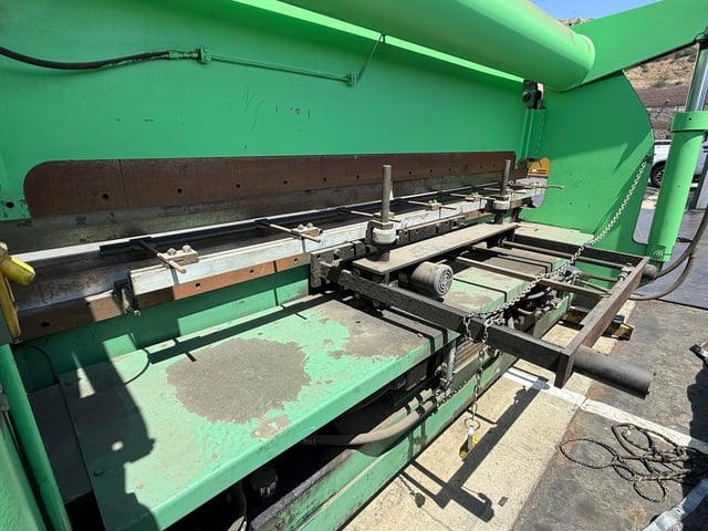 130 Ton, Accurpress #713012, CNC Hydraulic Press Brake, 12' overall, 124" between housing, 14" Open, 6" Shut - Image 3