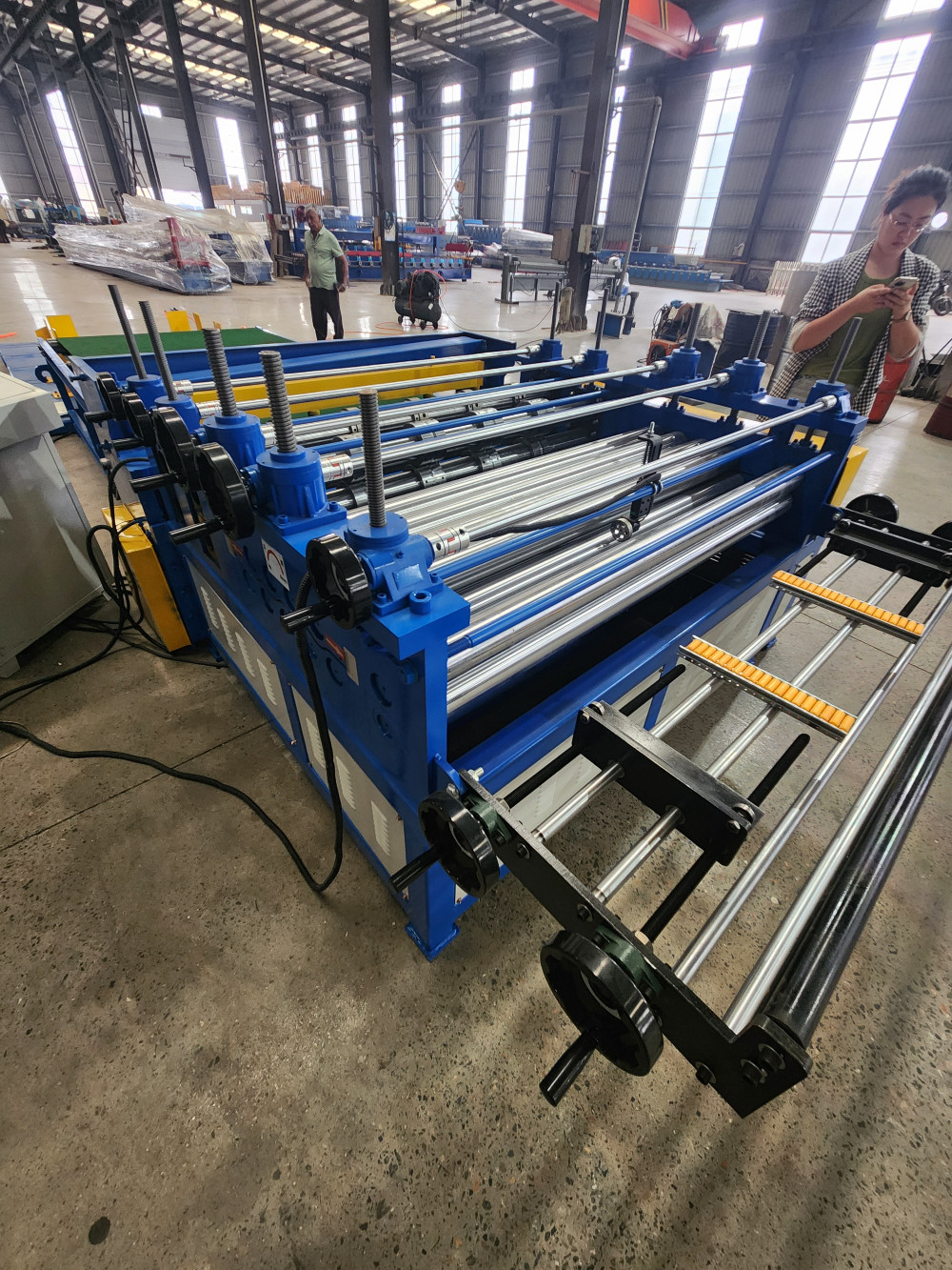 60" x 16" Ga. Slitting, Beading & Cut to Length Line, 11,000 lb., 5 slitting knives, V-bead, 11-roll leveler - Image 4