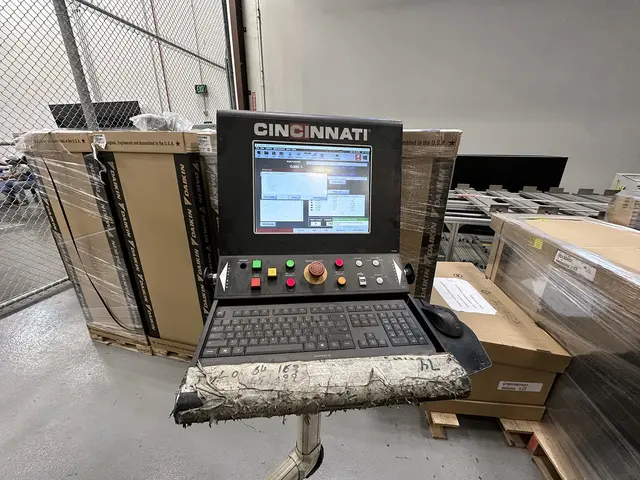 90 Ton, Cincinnati #90PF+6, hydraulic press brake, 8' overall, 72" between housing, 8" stroke, 7" throat, 15" - Image 5
