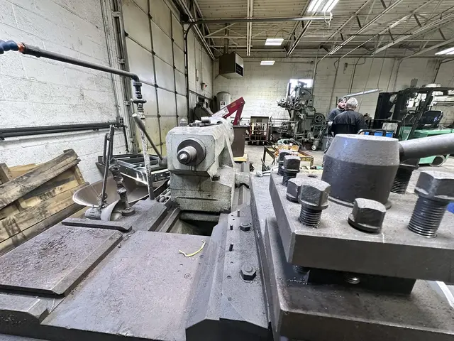 32"/42" x 120" Poreba #TPK-80, engine lathe, 3.75" bore, 8-800 RPM, 21 speeds, A1-11, 1979 - Image 5