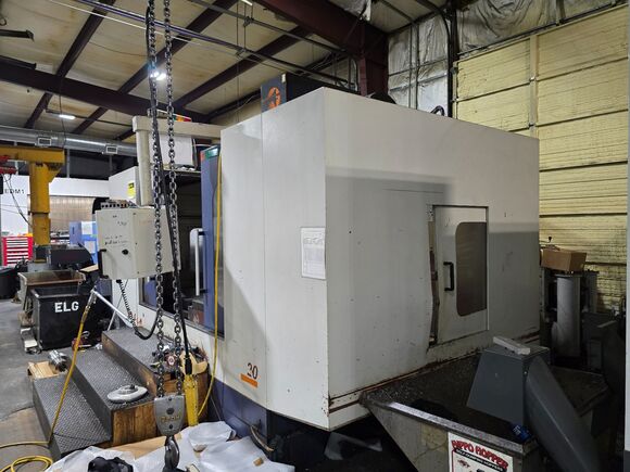 Takumi #V20, vertical machining center, 70.8" X, 35.4" Y, 29.5" Z, 4500 RPM, 16 automatic tool changer, CAT - Image 5