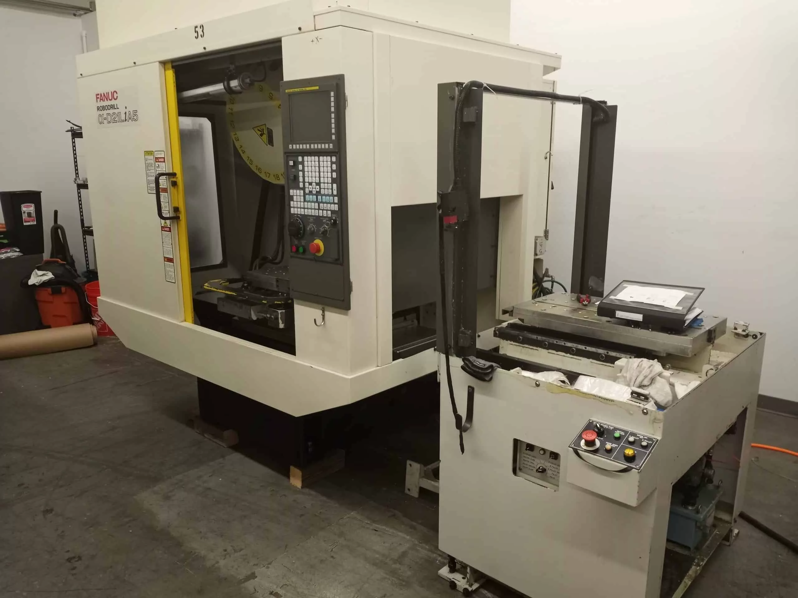 Fanuc #Robodrill-Alpha-D21LiA5, vertical machining center, 4-Axis, 27.6" X, 15.7" Y, 13" Z, 10,000 RPM, 10 - Image 1