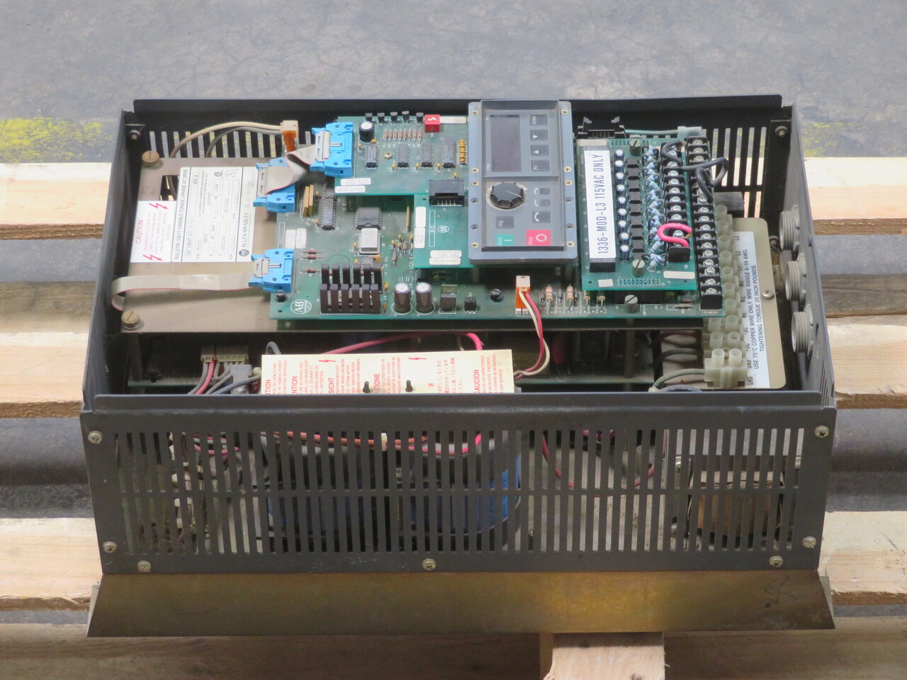 5 HP Allen-Bradley, 1336 VT-8005-EAN-FA2-L3, Variable Frequency Drive, 380-460 Volts Input (2 available) - Image 2