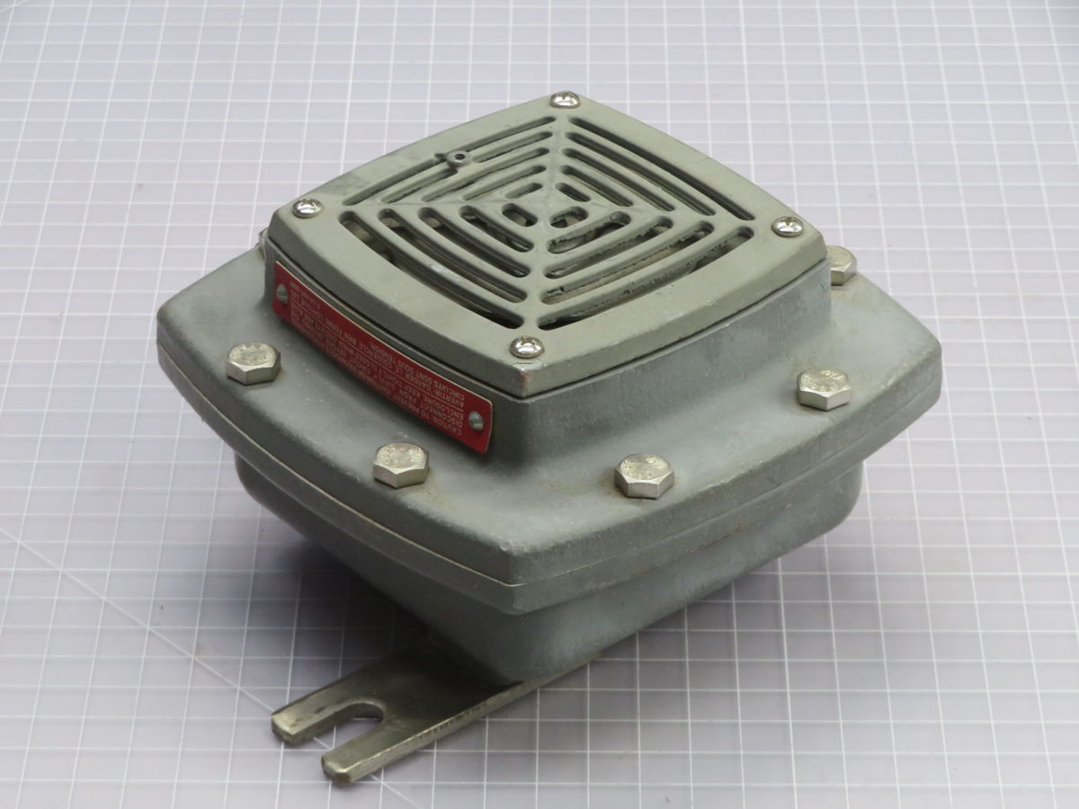 Crouse-Hinds #2416, Crouse Hinds 2416 M2 Horn Signal, 24V DC Power, 100 DB Sound - Image 1