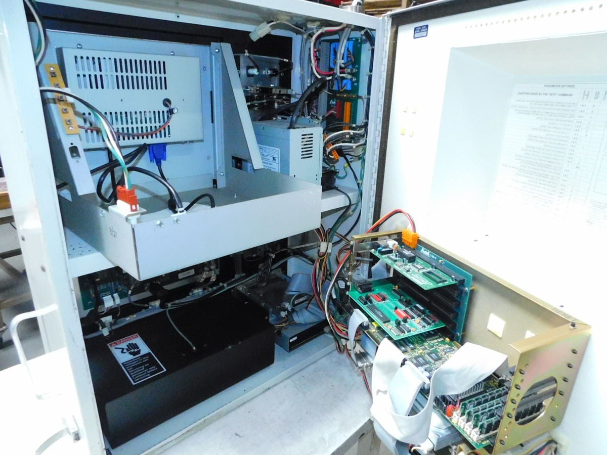 Fadal #32MP, Control Panels Interfaces, 68030 32-BIT CPU, Multi-axis Control - Image 4