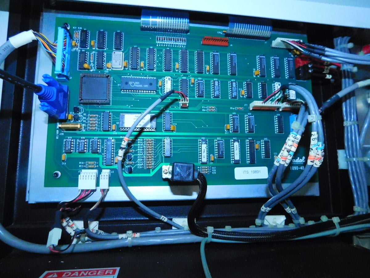 Fadal #32MP, Control Panels Interfaces, 68030 32-BIT CPU, Multi-axis Control - Image 7