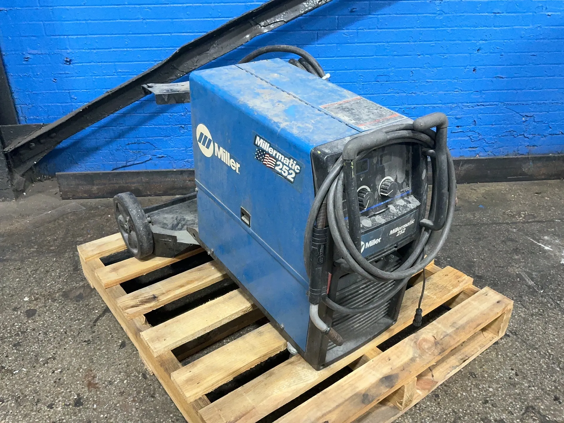 Miller #Millermatic-252, Mig Welder, 200 Amp., 230 V., 7.1 KW - Image 1