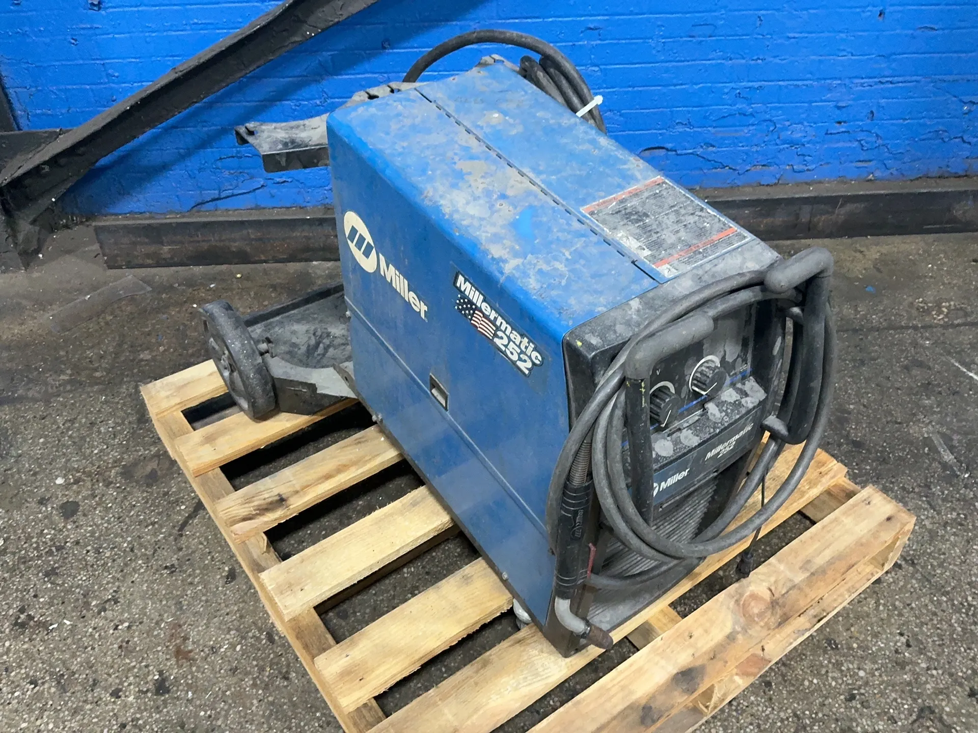Miller #Millermatic-252, Mig Welder, 200 Amp., 230 V., 7.1 KW - Image 2