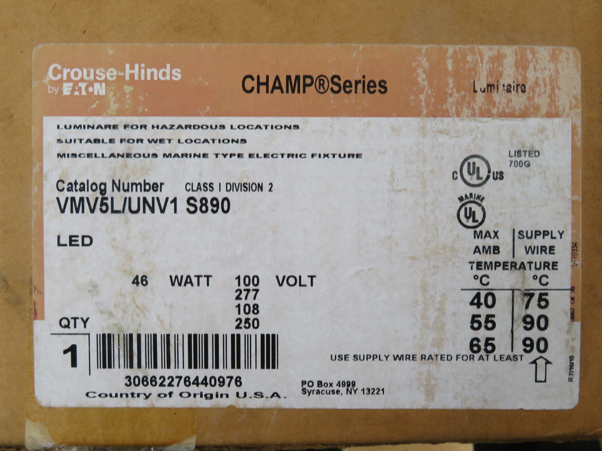 Crouse-Hinds #VMV5L/UNV1, LED Luminaire, 41W, 5000K, 5000 lm, Type V Optics, Integral Sensor - Image 4