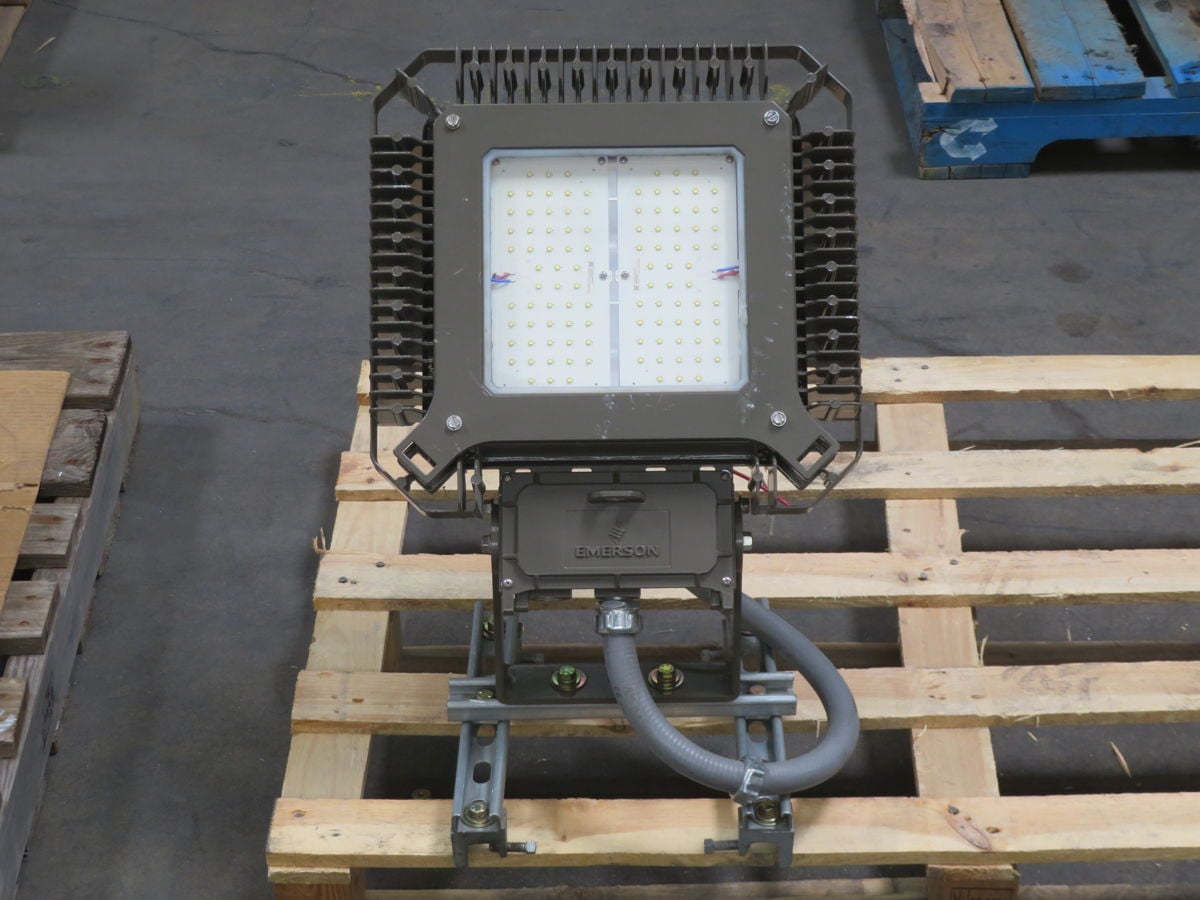 Emerson #AMLHL3CG6BU, LED Flood Light Fixture, 249W, 30,000 lm, 5000K, 70 CRI, 120-277 VAC, IP66 - Image 2