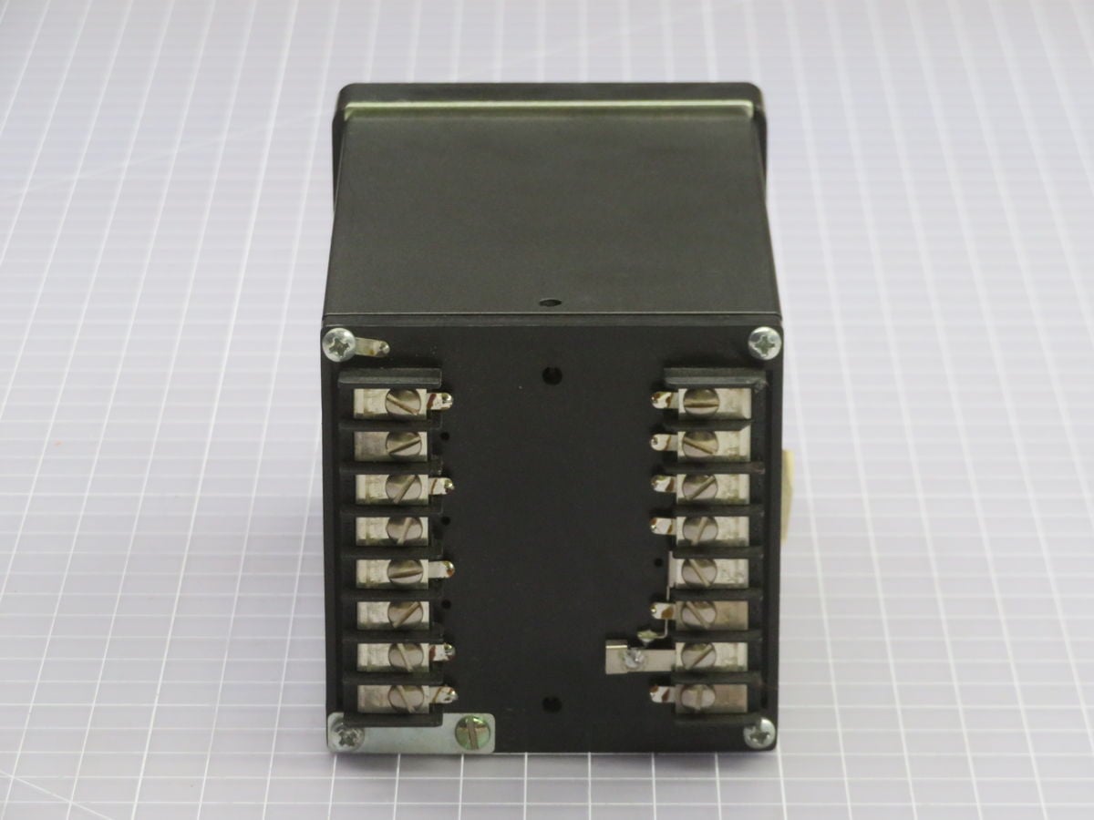 Partlow #2111001, Temperature Controller, 250 VA, 5A @ 115 VAC, 2.5A @ 230 VAC - Image 2