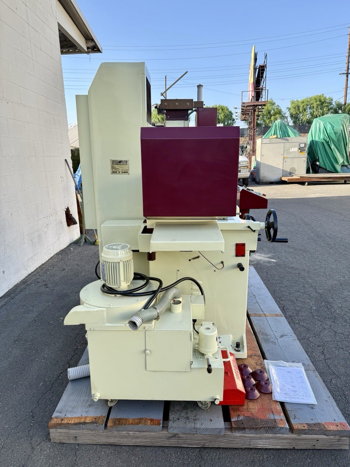 Kent USA #SGS-1230AHD, Automatic Surface Grinder, 12" x 30" table, 5 HP, 14" x 1-1/4" x 5" wheel, 12" chuck - Image 4