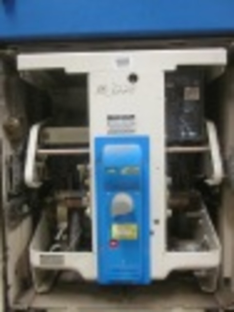1600 Amps, General Electric, AK-2A-50, manually operated, drawout, #AB3228 - Image 3
