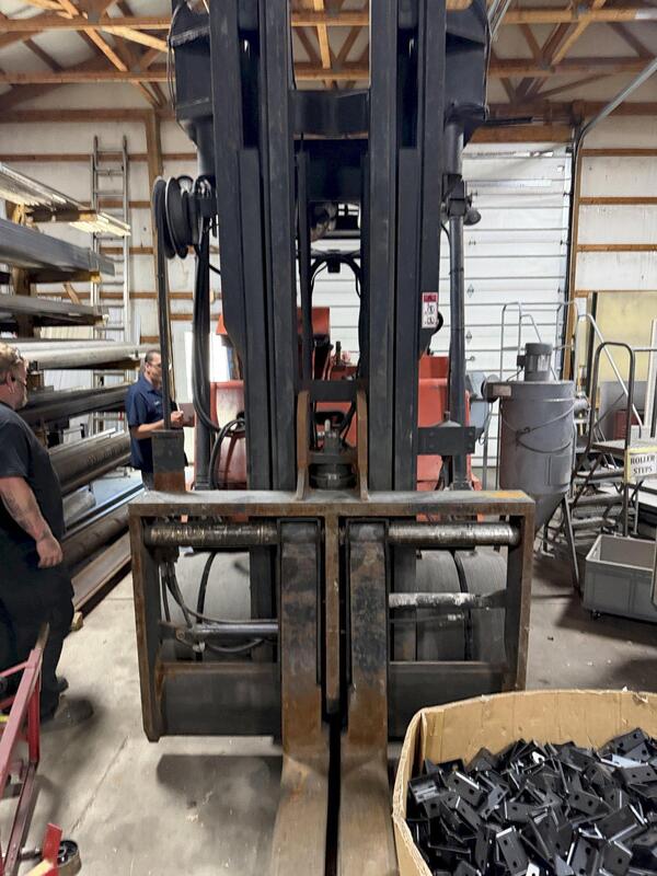 40000 lb. Royal #T400-C, forklift, 140" fork height, 72" fork length - Image 1