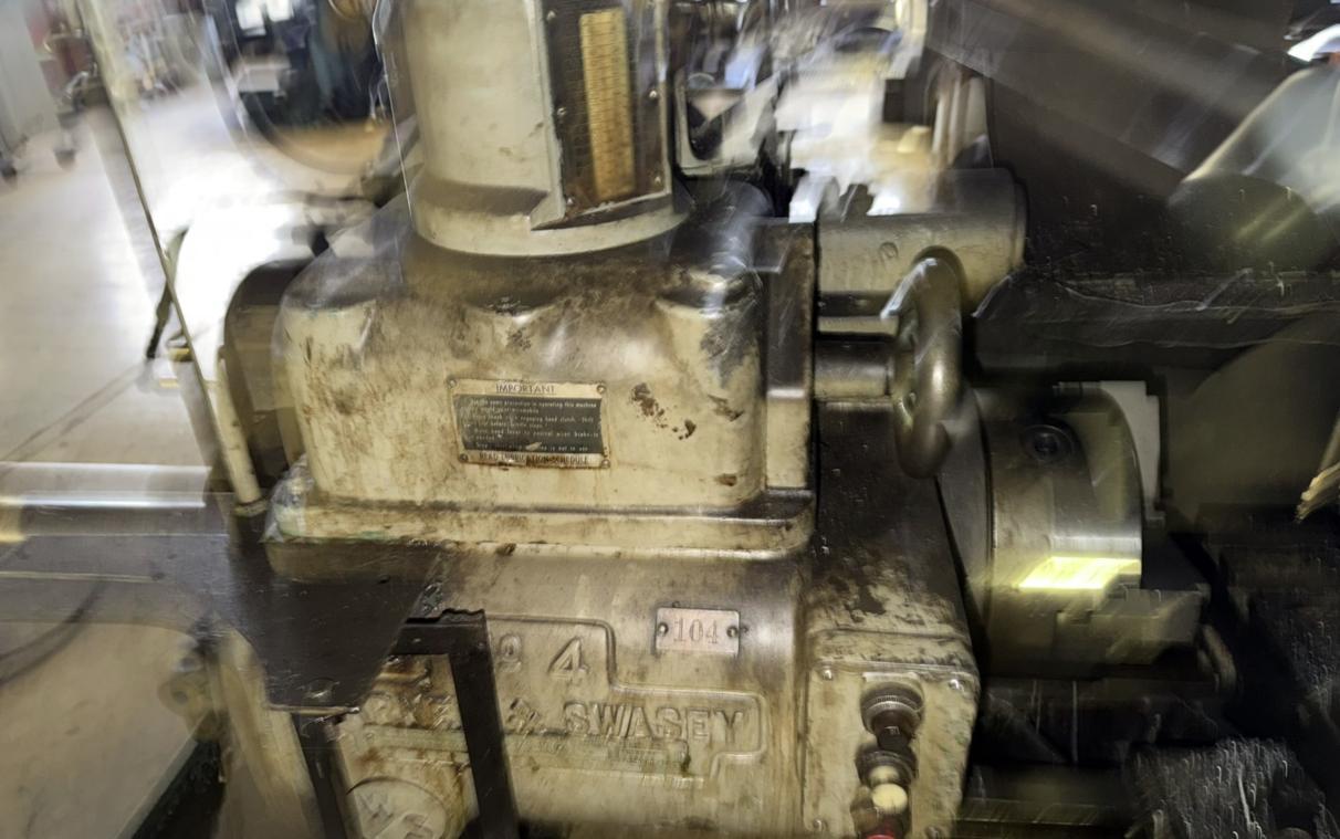 No. 4 Warner & Swasey, 6-post turret lathe, 10" chuck, 2-7/16" bore, tooling - Image 8