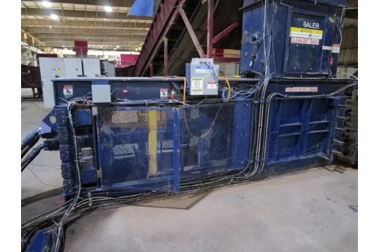 Max-Pak #HOE2850-759AR, auto-tie horizontal baler, 30" x 42" x 72" bale, 9" cylinder, 75 HP, 1,400 lb. bale - Image 2
