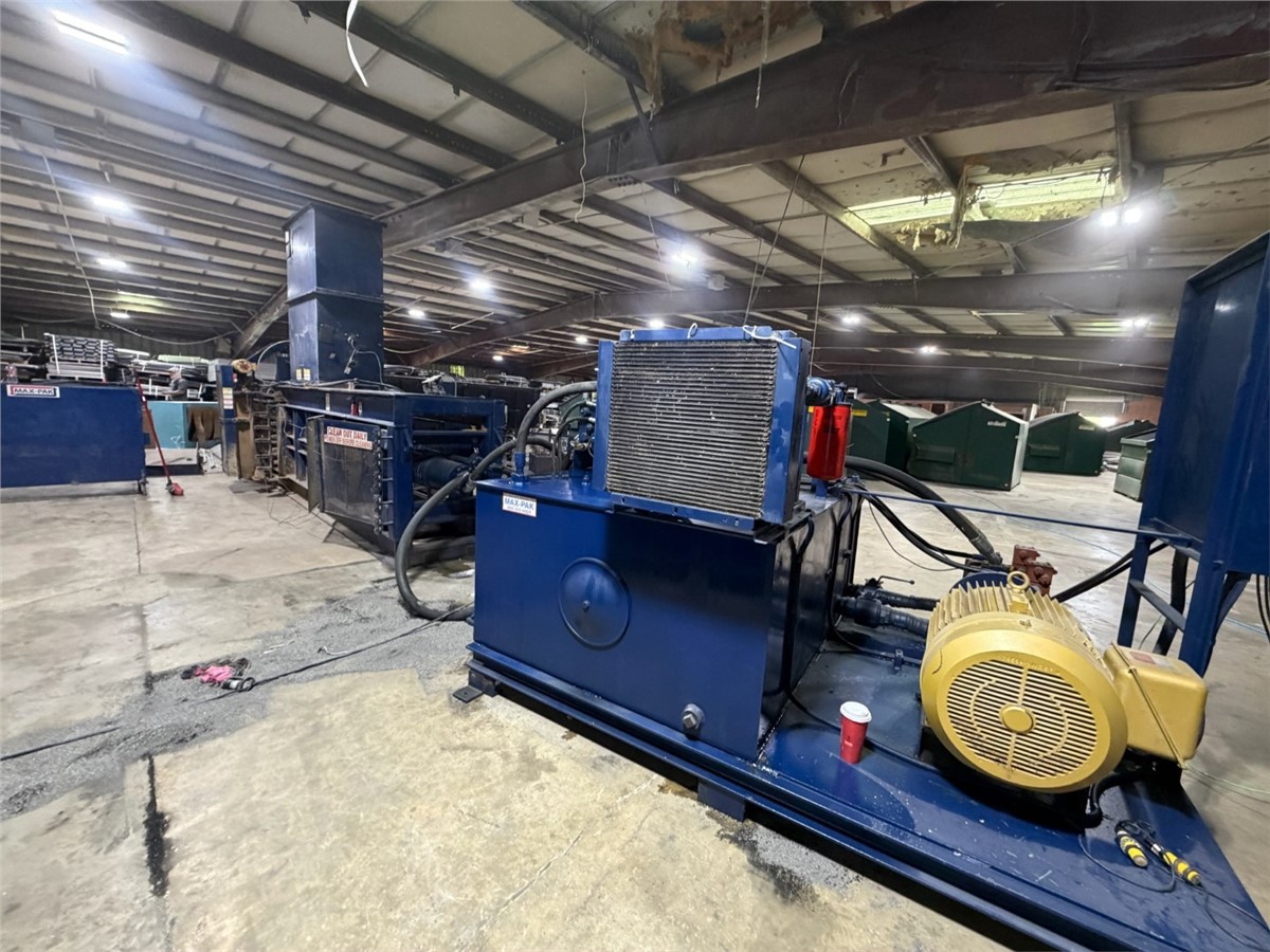Max-Pak #HOE2850-759AR, auto-tie horizontal baler, 30" x 42" x 72" bale, 9" cylinder, 75 HP, 1,400 lb. bale - Image 4
