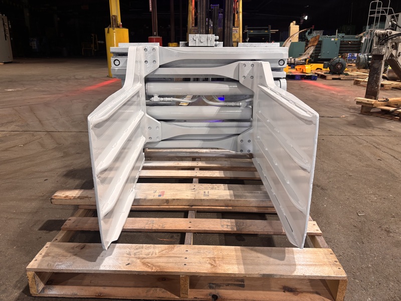 Cascade #50DCFS12A, Class III Bale Clamp Forklift Attachment - Image 1