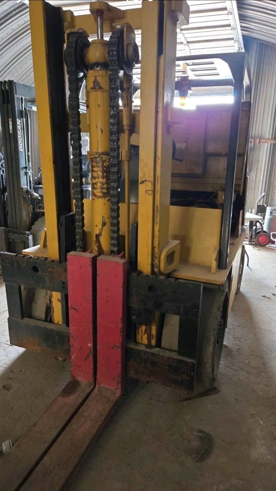 10,000 lb. Caterpillar #T100D, Forklift - Image 4