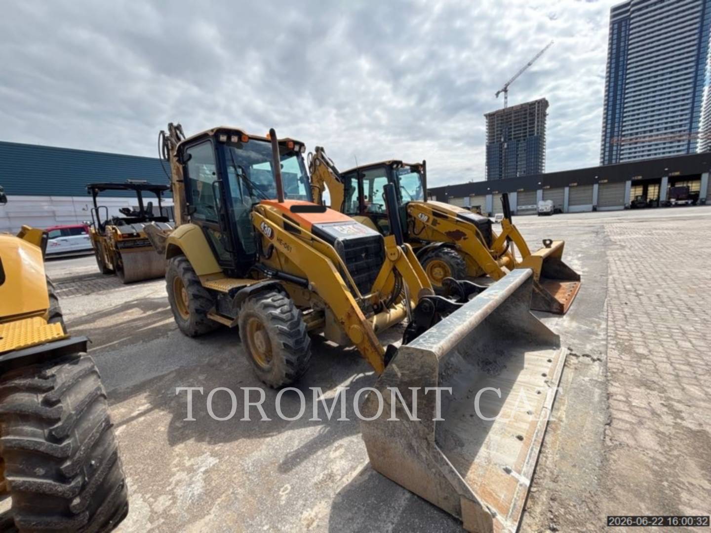 Cat 430-07, Backhoe Loader, 4566 hours, S/N: H8W00379, 2021 - Image 2