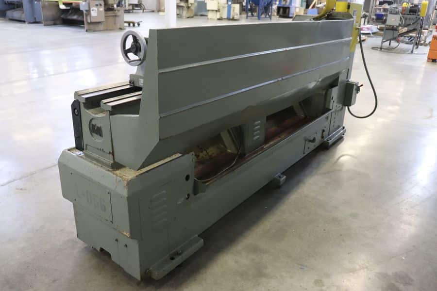 17" x 72" Seiki #XL, gap bed engine lathe, inch/metric threading, 7.5 HP, coolant system, chuck guard - Image 8