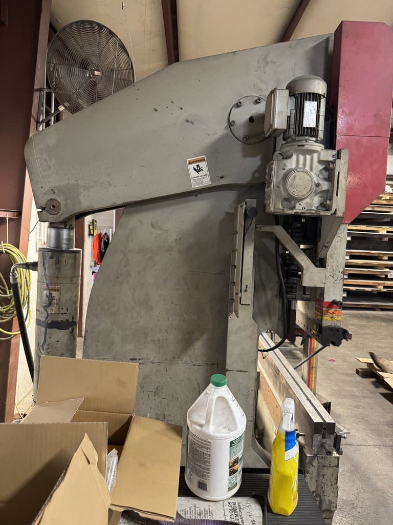250 Ton, Accurpress #725012 Advantage CNC press brake, 12' overall, 124" between housing, 8" stroke, 20 HP - Image 7