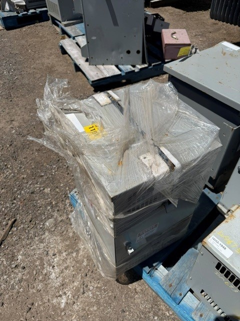 15 KVA 120 Primary, 120/120/240 Secondary, Hammond, Isolation Type - Image 1