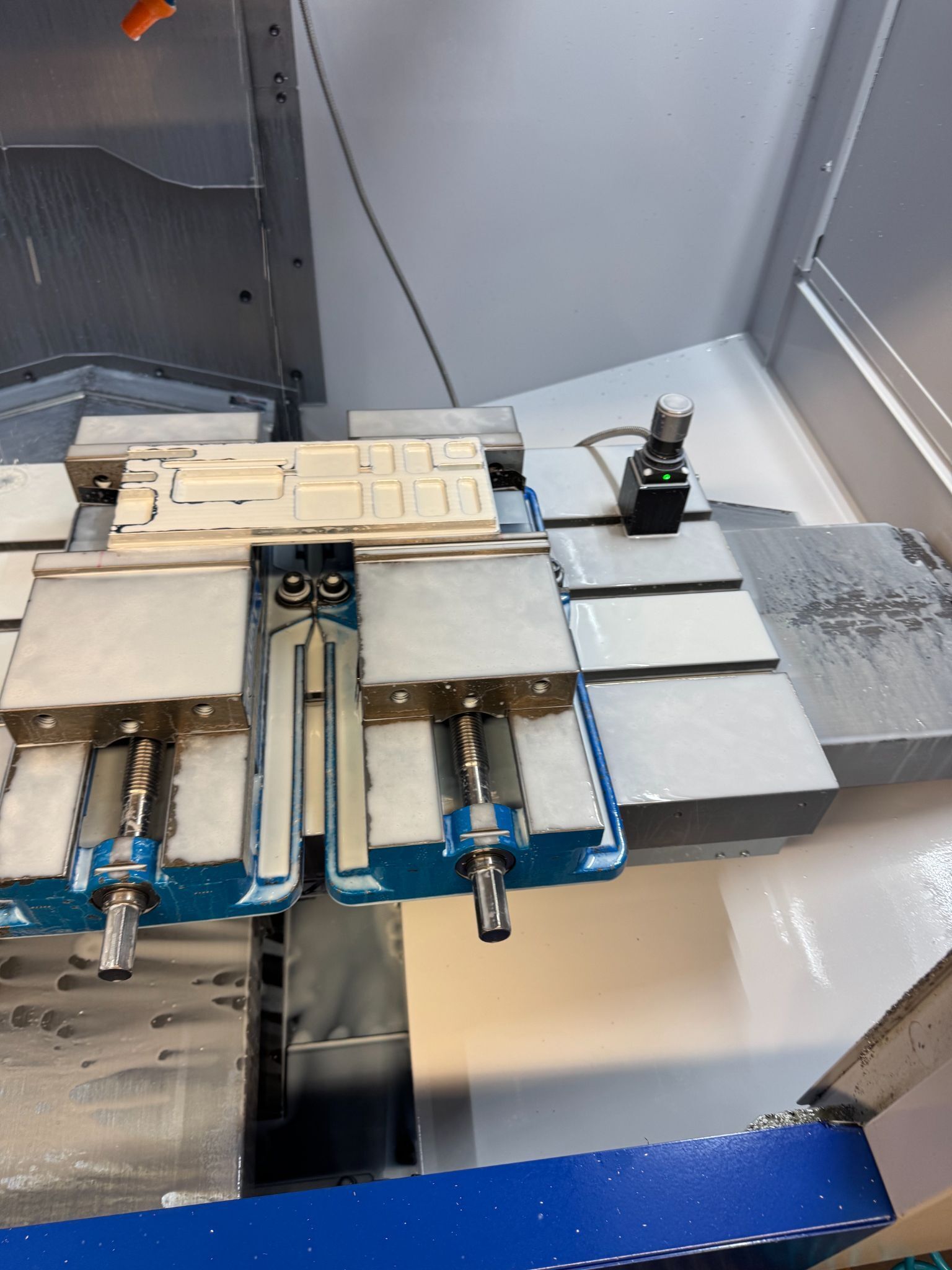 Brother #Speedio-S700XD2, CNC drill & tap, 28 ATC, 27.56" X, 17.72" Y, 11.81" Z, 27k RPM, BT30, 10 HP, chip - Image 6