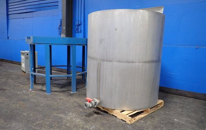 920 Gallon Stainless Steel Tank with Stand - Image 1