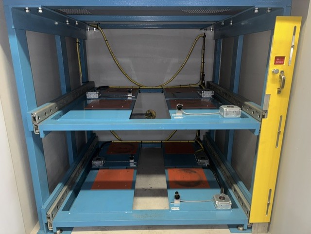 Lewco #NS-EC04L, 4-drum electric batch oven, 125&deg;-500&deg;F, 18 KW Incoloy heaters, (4) 55 gallon drum - Image 4