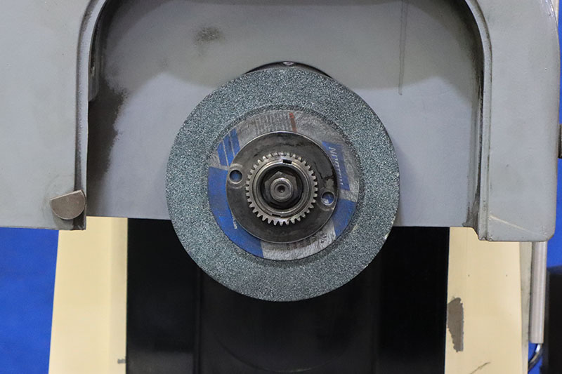 6" x 18" Chevalier #FSG-618M, hand feed surface grinder, 8" x .5" x 1.25" wheel, Mitutoyo 2-Axis digital read - Image 6