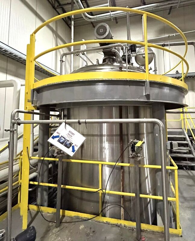 7000 gallon DCI, sanitary Stainless Steel jacketed mix tank, 15 psi/FV @ 250°F, 8' 6" diameter x 16' T/T - Image 2