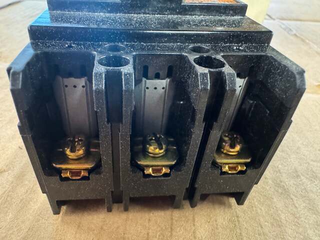 Fuji Electric BB3ASB-010 Circuit Breaker AC 550V Appears Unused - Image 3