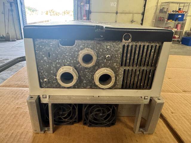 Allen-Bradley 20AD034A0AYNANC0 Variable Frequency Drive 480V AC 3-Phase 01542 - Image 3