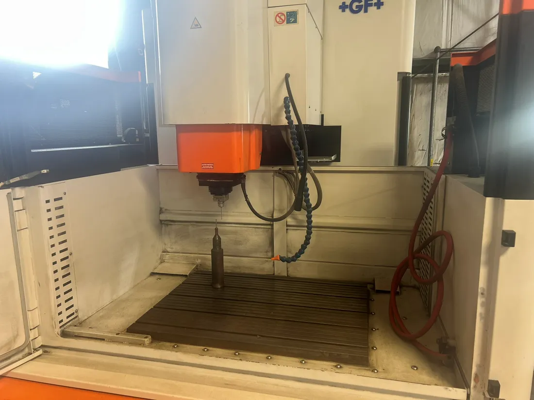 Agiecharmilles #Form-30, Ram Electrical Discharge Machine Sinker, 24" X, 16" Y, 16" Z, 23.6" x 31.5" table - Image 4
