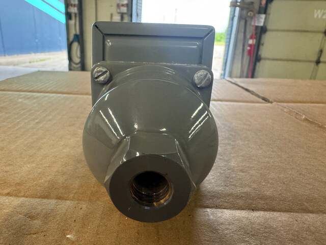 Allen-Bradley #836-C3A, Pressure Control Switch, 0.8-30 PSI, 1/4" NPTF Female, NEMA Type 1, SPST, NEW - Image 2